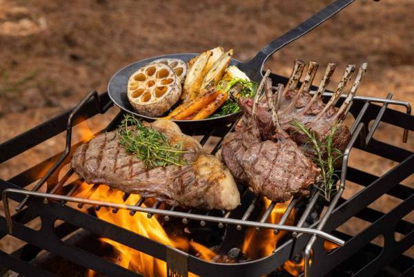 【星のや富士】シェフと一緒に焚き火でのランチを楽しめる「黄葉(おうよう)焚き火BBQ」を今年も提供｜期間：2022年10月1日〜11月30日