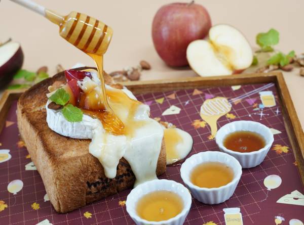 蜂蜜専門店の“魅惑のハニーチーズトースト”が2年ぶりに復活！ 3種の濃厚ハニーと熱々とろとろチーズの極上マリアージュ