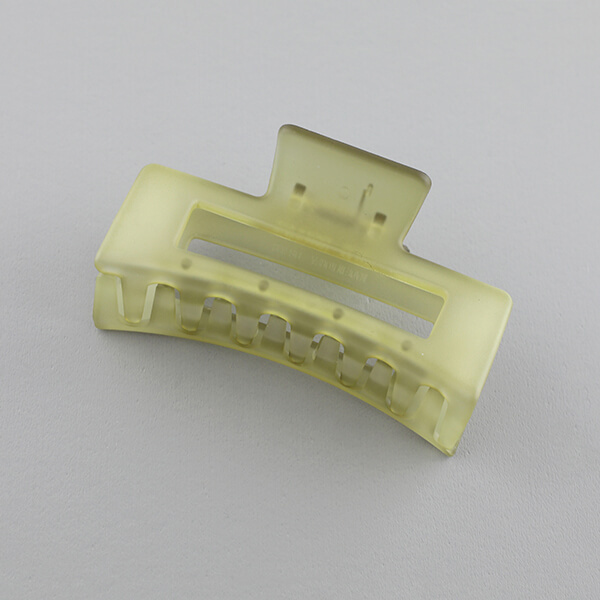 夏コーデに映える、旬なアクセをご提案！シンプルながらさりげなく個性が光る“プレイフル”な新作アクセサリーが登場！