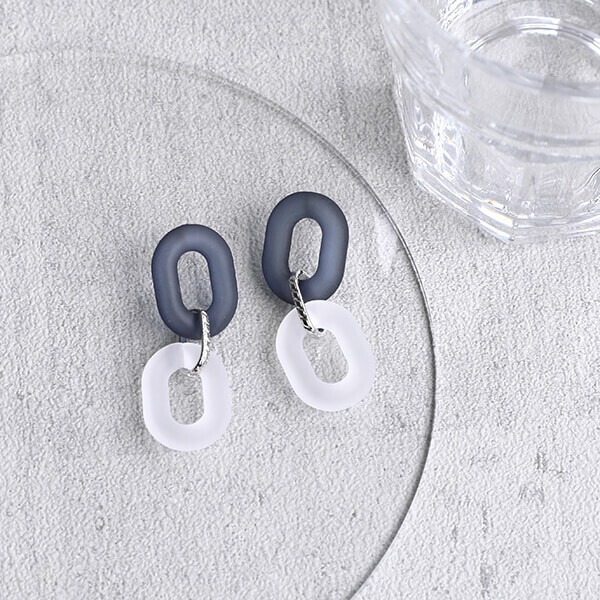 夏コーデに映える、旬なアクセをご提案！シンプルながらさりげなく個性が光る“プレイフル”な新作アクセサリーが登場！