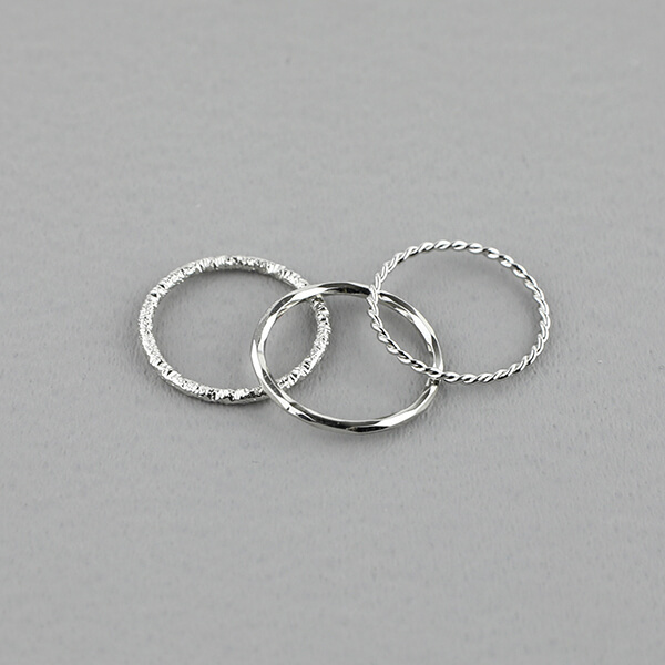 夏コーデに映える、旬なアクセをご提案！シンプルながらさりげなく個性が光る“プレイフル”な新作アクセサリーが登場！