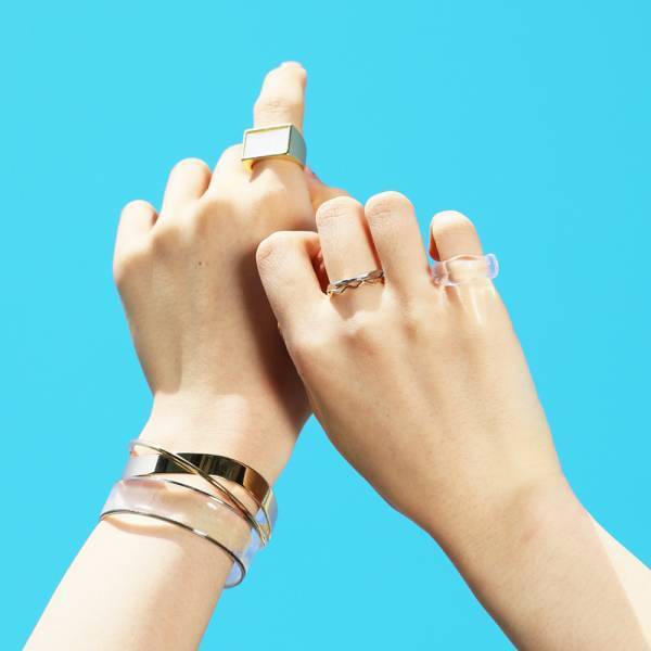 夏コーデに映える、旬なアクセをご提案！シンプルながらさりげなく個性が光る“プレイフル”な新作アクセサリーが登場！