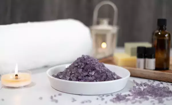 Makuake 目標金額100%以上達成！宝石の守護力でバスタイムに魔法をかける、天然宝石パウダーが入った「KRAACH（クラッチ）」クリスタルバスソルト、いよいよ発売開始