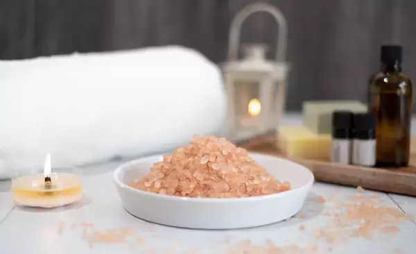 Makuake 目標金額100%以上達成！宝石の守護力でバスタイムに魔法をかける、天然宝石パウダーが入った「KRAACH（クラッチ）」クリスタルバスソルト、いよいよ発売開始