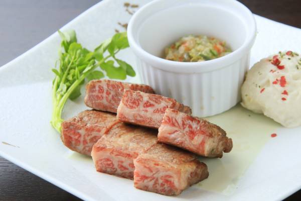 ＜2022年4月リブランドオープン＞全室レイクビューの温泉宿【ゆとりろ日光】 ゲームラウンジ×おこもりライブラリー×鉄板会席で遊々ステイ