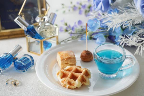 “ロイヤルブルー”がテーマのプリンセススイーツに心ときめく！ ヨーグルトやライチ、ココナッツなどを使用した、暑い夏にも嬉しい爽やかスイーツが勢揃い 「プリンセスアフタヌーンティー～Royal Blue～」販売