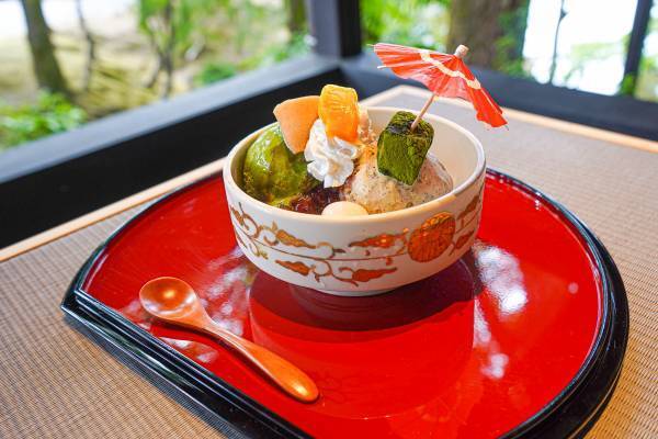 【桜の新名所】京都・円山公園内にある「eXcafe(イクスカフェ）祇園八坂」で桜を見下ろす感動の花見体験を