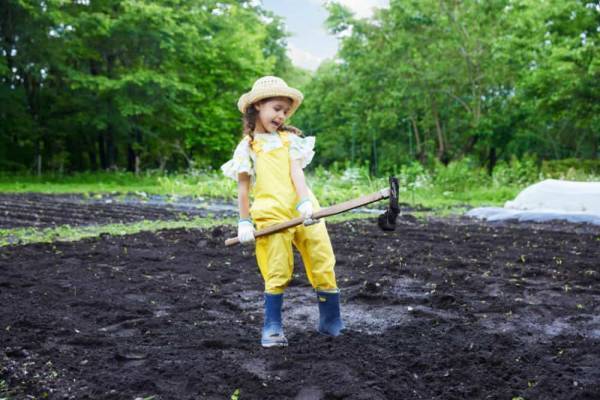 【リゾナーレ那須】初めての耕うん作業や土に触れる体験ができる「キッズ畑デビュー」開催 ～子ども用農作業着のレンタルや、農家のおやつタイム「おこじはん」を楽しむ～｜期間：2023年3月16日～4月28日