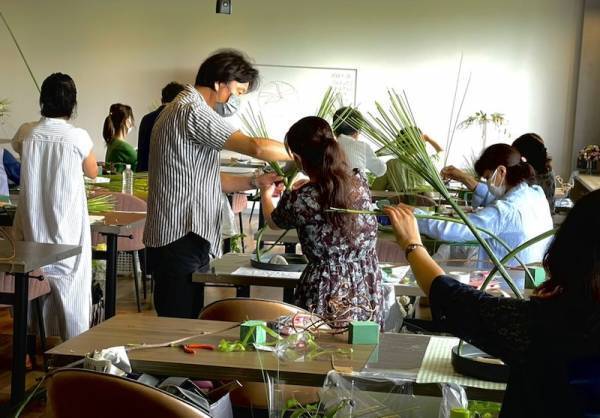 一流デザイナーに直接学べる！花まつフラワーアカデミー特別講師スペシャルレッスン開講【７月は中山佳巳先生】　8月レッスン申込受付中！