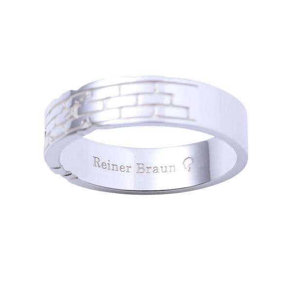 TVアニメ「進撃の巨人」コラボジュエリー　12/27（火）から受注開始！