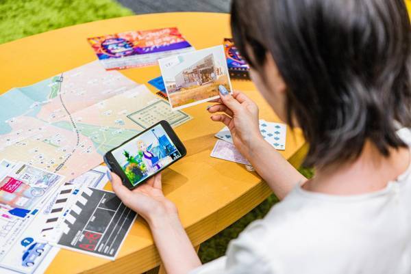 ある少年が残した映画フィルムに隠された謎を暴け！ 映画館やリアル脱出ゲームの常設店など 全国各地で「謎付き映画フィルム」を無料配布！