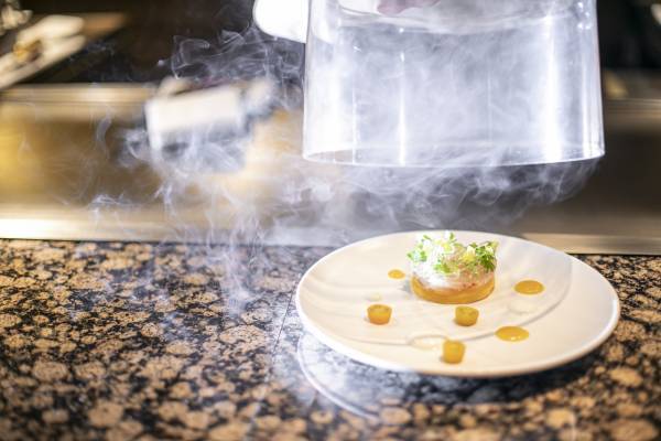 “薩摩富士ふもとのひまわり畑”を表現したサマーコース『TAKUMI鉄板焼フレンチコース～鹿児島×愛知～』販売