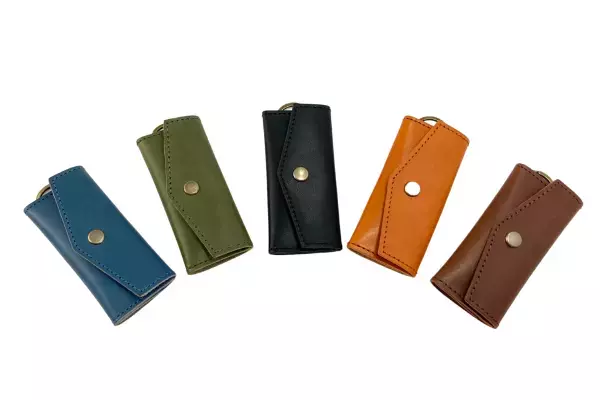 予備の現金の安心感！  栃木レザーの極小財布「 Atte2 」