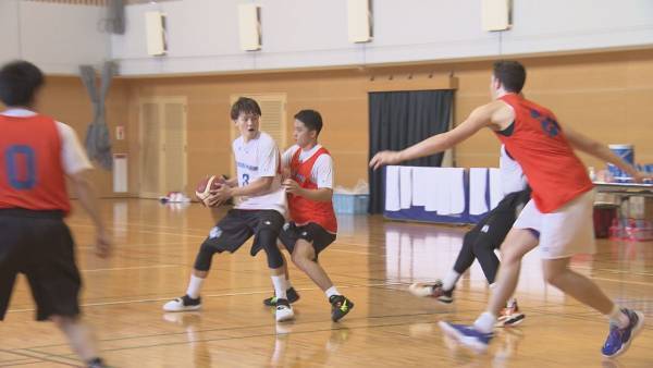 カープ 菊池涼介をレジェンド前田智徳が直撃！ 積極的な若手とのコミュニケ―ション、その狙いとは？