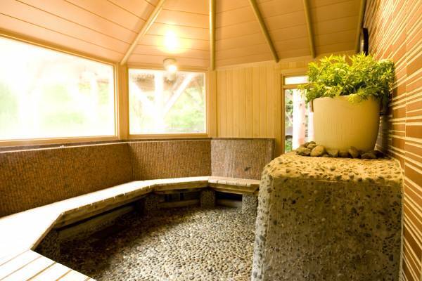 極上の「ととのう」を体感。オーガニック蓬のハーブミストサウナで、夏のデトックス【仙台・作並温泉ゆづくしSalon⼀の坊】