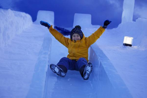 【星野リゾート　トマム】氷でできたドームが立ち並ぶ「アイスヴィレッジ」オープン 氷の街を空中散歩できる「氷上のジップライン」が登場～｜期間：2021年12月10日～2022年3月14日（予定）