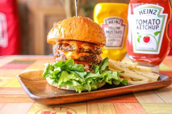 【期間限定】旭川市のハンバーガー専門店　JURAASSICBURGER　舞茸バーガー発売中