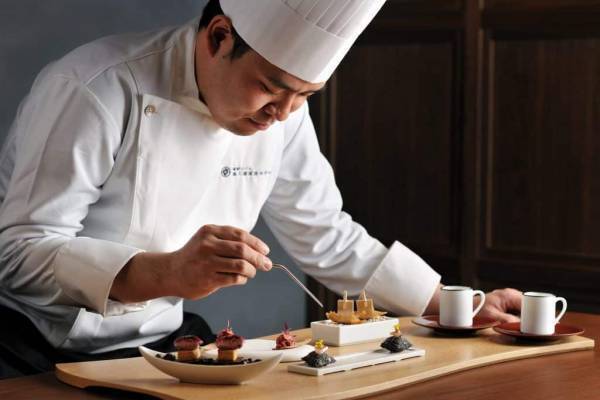 フレンチレストラン「Sonore(ソノール)」で秋限定メニューを提供 ～渓流を望むテラスから始まる、鯖、木の子など秋の味覚を堪能するフルコース～｜期間：2022年9月16日～11月26日