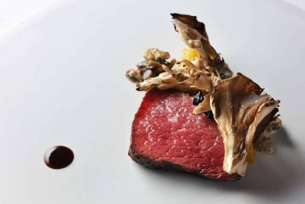 フレンチレストラン「Sonore(ソノール)」で秋限定メニューを提供 ～渓流を望むテラスから始まる、鯖、木の子など秋の味覚を堪能するフルコース～｜期間：2022年9月16日～11月26日