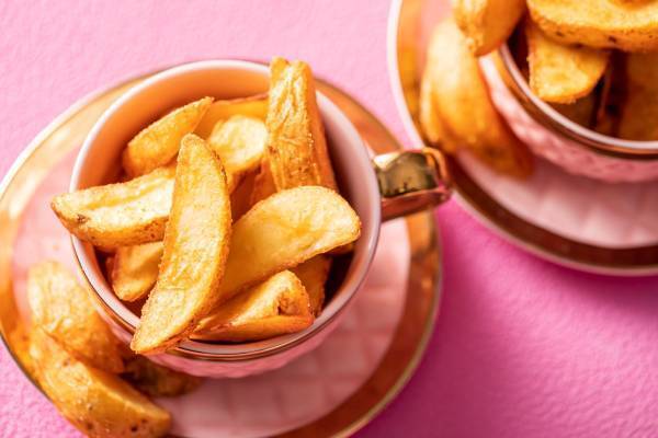 名古屋都心の結婚式場で“夜のいちご狩り”！様々な工夫が施された15種類の大人かわいいスイーツといちごを使用した絶品フード6種が食べ放題！『魅惑のストロベリーナイト 』開催