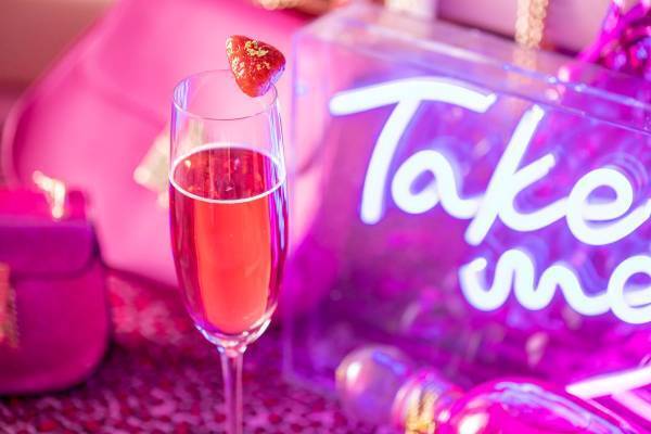 名古屋都心の結婚式場で“夜のいちご狩り”！様々な工夫が施された15種類の大人かわいいスイーツといちごを使用した絶品フード6種が食べ放題！『魅惑のストロベリーナイト 』開催