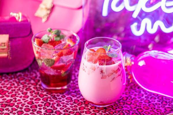 名古屋都心の結婚式場で“夜のいちご狩り”！様々な工夫が施された15種類の大人かわいいスイーツといちごを使用した絶品フード6種が食べ放題！『魅惑のストロベリーナイト 』開催