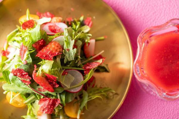 名古屋都心の結婚式場で“夜のいちご狩り”！様々な工夫が施された15種類の大人かわいいスイーツといちごを使用した絶品フード6種が食べ放題！『魅惑のストロベリーナイト 』開催