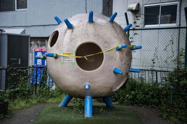 周南市美術博物館で第30回林忠彦賞受賞記念写真展　初沢亜利「東京 二〇二〇、二〇二一。」を開催