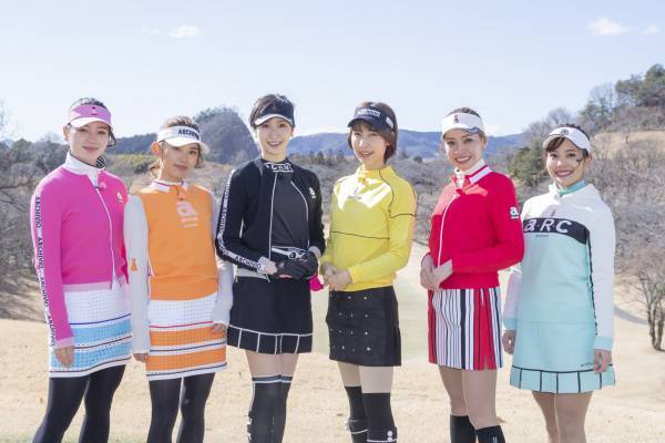 元アイドリング!!!横山ルリカが人生2回目のラウンド＆番組初登場！長身とすらりとした美脚で、上下ブラックのウエアを着こなす！「ゴルフ女子 ヒロインバトル」3月6日（日）ひる1時30分 BS12で放送！