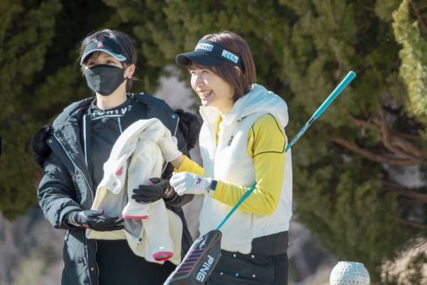 元アイドリング!!!横山ルリカが人生2回目のラウンド＆番組初登場！長身とすらりとした美脚で、上下ブラックのウエアを着こなす！「ゴルフ女子 ヒロインバトル」3月6日（日）ひる1時30分 BS12で放送！