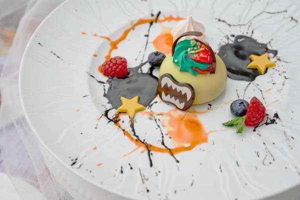 いたずら好きのモンスターたちをビビットカラーのスイーツで表現！『カラフルモンスター アフタヌーンティー』テイクアウトスイーツも同時発売