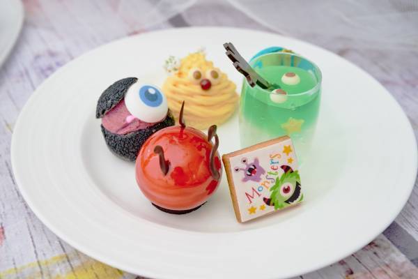 いたずら好きのモンスターたちをビビットカラーのスイーツで表現！『カラフルモンスター アフタヌーンティー』テイクアウトスイーツも同時発売