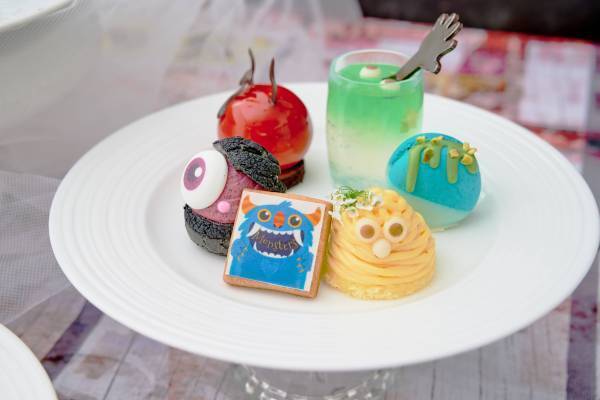 いたずら好きのモンスターたちをビビットカラーのスイーツで表現！『カラフルモンスター アフタヌーンティー』テイクアウトスイーツも同時発売