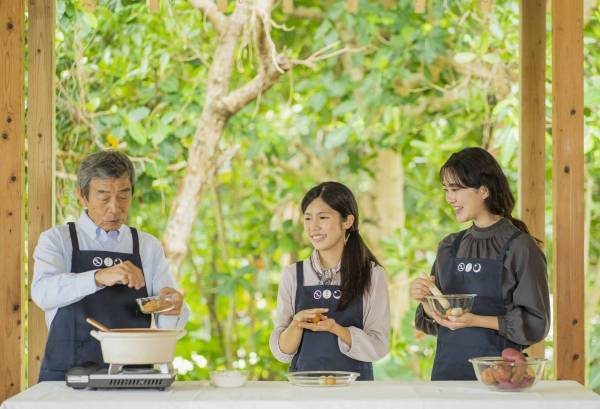 【星のや竹富島】竹富芋の収穫体験や昔ながらの芋のお菓子作りなどを楽しめる「ハンチメー滞在」実施｜期間：2022年9月1日～11月30日（日、月、木曜日のチェックイン限定）