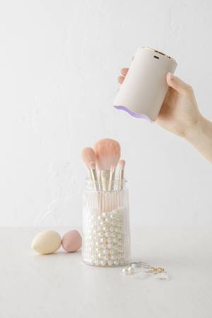【新商品】意外と汚れているメイクブラシ！？UV除菌もできるメイクブラシドライヤーで簡単お手入れ！ 「UP-UP UV＆Dryer」　10月17日(月)発売　アピデ株式会社