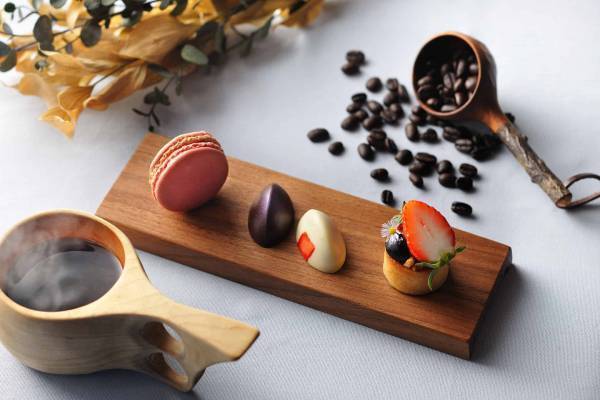 【星のや富士】ワインとコーヒーを組み合わせた「バレルエイジドコーヒー」を知り、グランピングマスターのサポートのもと、焙煎から焚き火でオリジナルの一杯を淹れるまでを堪能する「コーヒーディスカバリー」を提供｜期間：2023年3月1日～5月31日