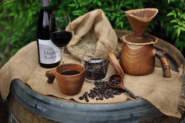 【星のや富士】ワインとコーヒーを組み合わせた「バレルエイジドコーヒー」を知り、グランピングマスターのサポートのもと、焙煎から焚き火でオリジナルの一杯を淹れるまでを堪能する「コーヒーディスカバリー」を提供｜期間：2023年3月1日～5月31日