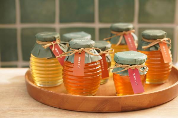 忙しいけど食事を妥協したくない人に　国産蜂蜜で手軽に朝活！人気の4種がシールアップパウチ入りになって新登場