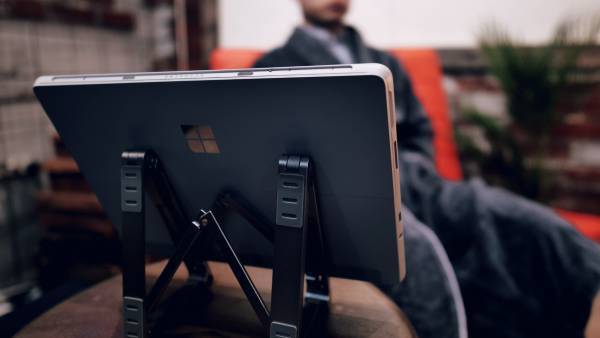 1秒で3WAYに変形するPCスタンド　1台３役のミニマルなマルチスタンドが公式サイトで一般販売開始