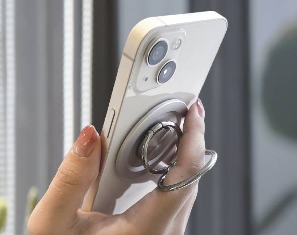 シンプルの中にもプラスがあるブランド「Simplism」より、使用中のケースがMagSafe対応になるメタルリングと、リングスタンドを発売