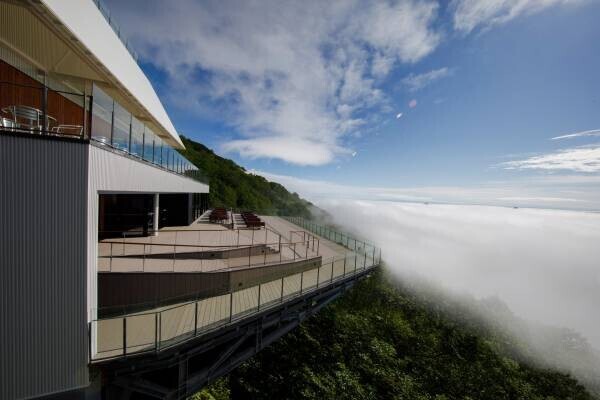 【リゾナーレトマム】ダイナミックな雲海を一望できる「雲海テラス」に「旅するLovePiano」を設置します｜期間：2022年8月2日～31日
