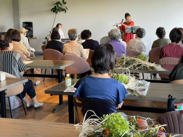 【二胡の生演奏】10月8日(土)第3回花まつフラワーアカデミー「土曜11時の音楽会」開催