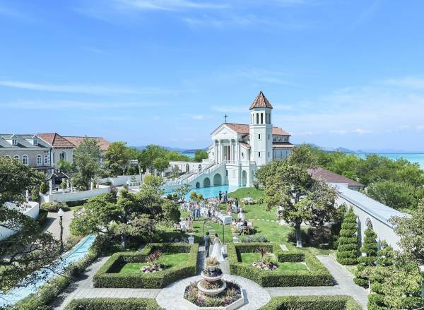 【大阪】無数のイルミネーションと大聖堂を臨む開放的なテラスで楽しむビアガーデン 『Beer Garden~ラターブル ドゥ テラス~』 日程限定で『花火Night』も開催