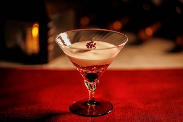 【大阪】無数のイルミネーションと大聖堂を臨む開放的なテラスで楽しむビアガーデン 『Beer Garden~ラターブル ドゥ テラス~』 日程限定で『花火Night』も開催