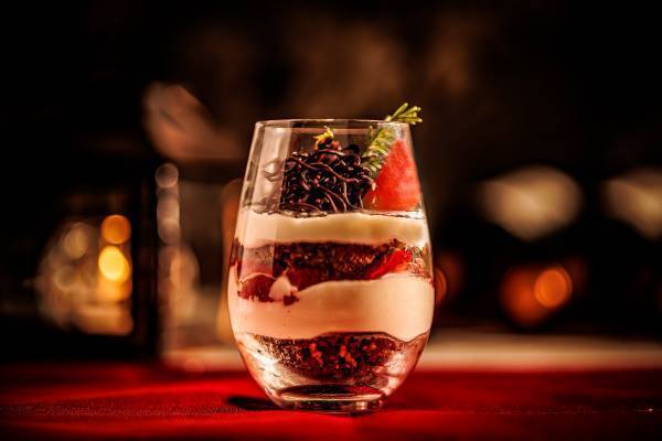 【大阪】無数のイルミネーションと大聖堂を臨む開放的なテラスで楽しむビアガーデン 『Beer Garden~ラターブル ドゥ テラス~』 日程限定で『花火Night』も開催