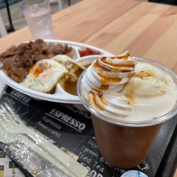 【阿南の人気店】牛すじトンテキカレーが絶品！「喫茶りぼん」が 東神奈川アイスアリーナにオープン！