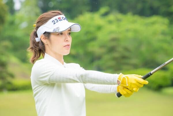 黄色のグローブを身に着け、神田愛花1年振りに再戦！「ゴルフ女子 ヒロインバトル」6月5日（日）夕方6時30分 BS12で放送！