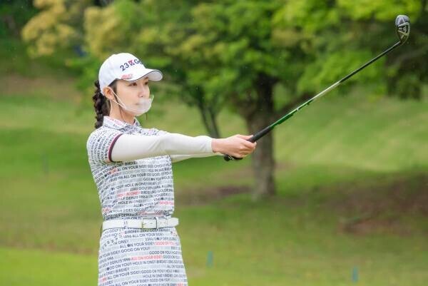 黄色のグローブを身に着け、神田愛花1年振りに再戦！「ゴルフ女子 ヒロインバトル」6月5日（日）夕方6時30分 BS12で放送！