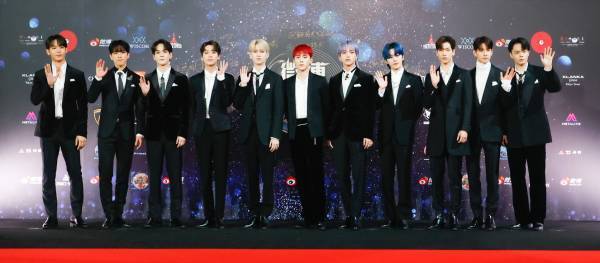 「WEIBO Account Festival 2022」佐藤健、黒木瞳、JO１、乃木坂46らが受賞