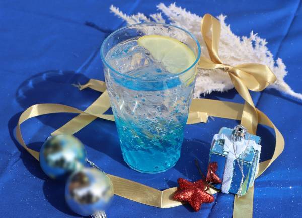 【数量限定】青の世界を再現 「青のメニュー」パークス代々木野外ステージ前店にて販売決定